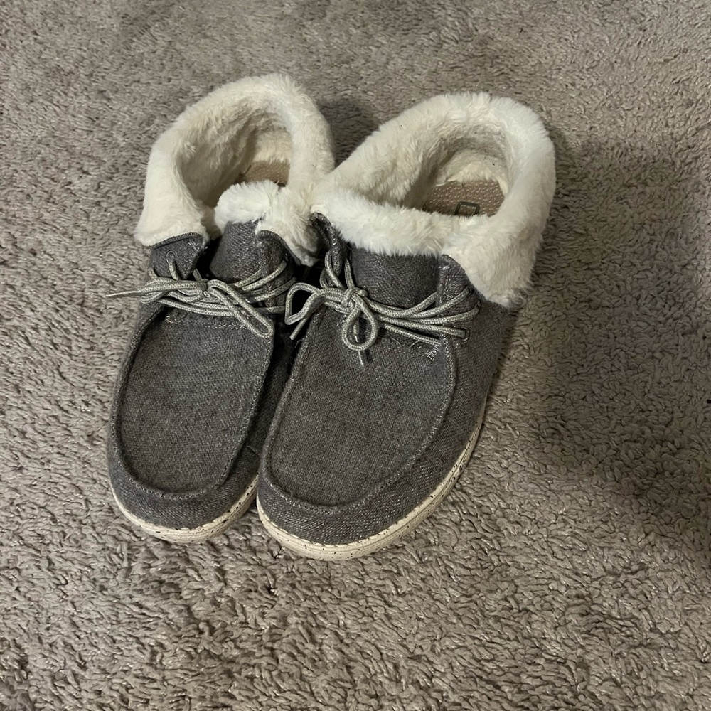 Women’s Hey dudes size 11